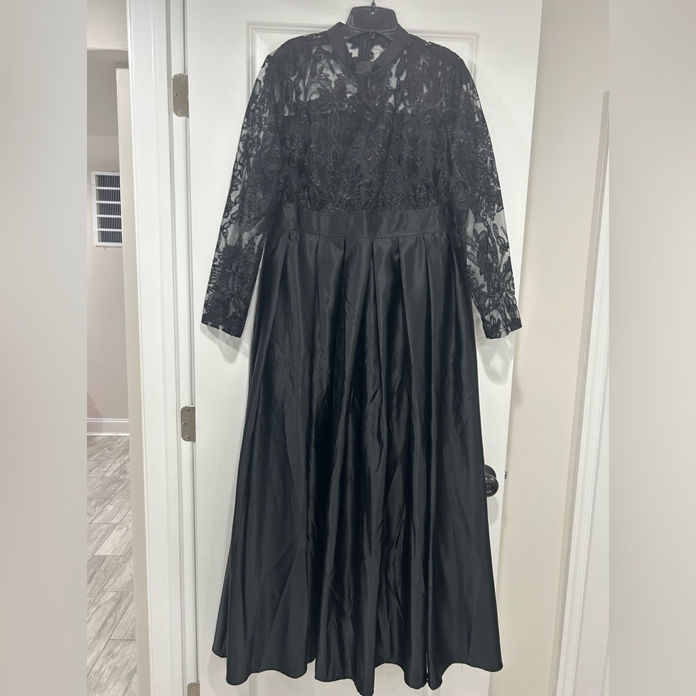 NWOT XPluswear Elegant Black Embroidered Evening Gown - Picture 2 of 9